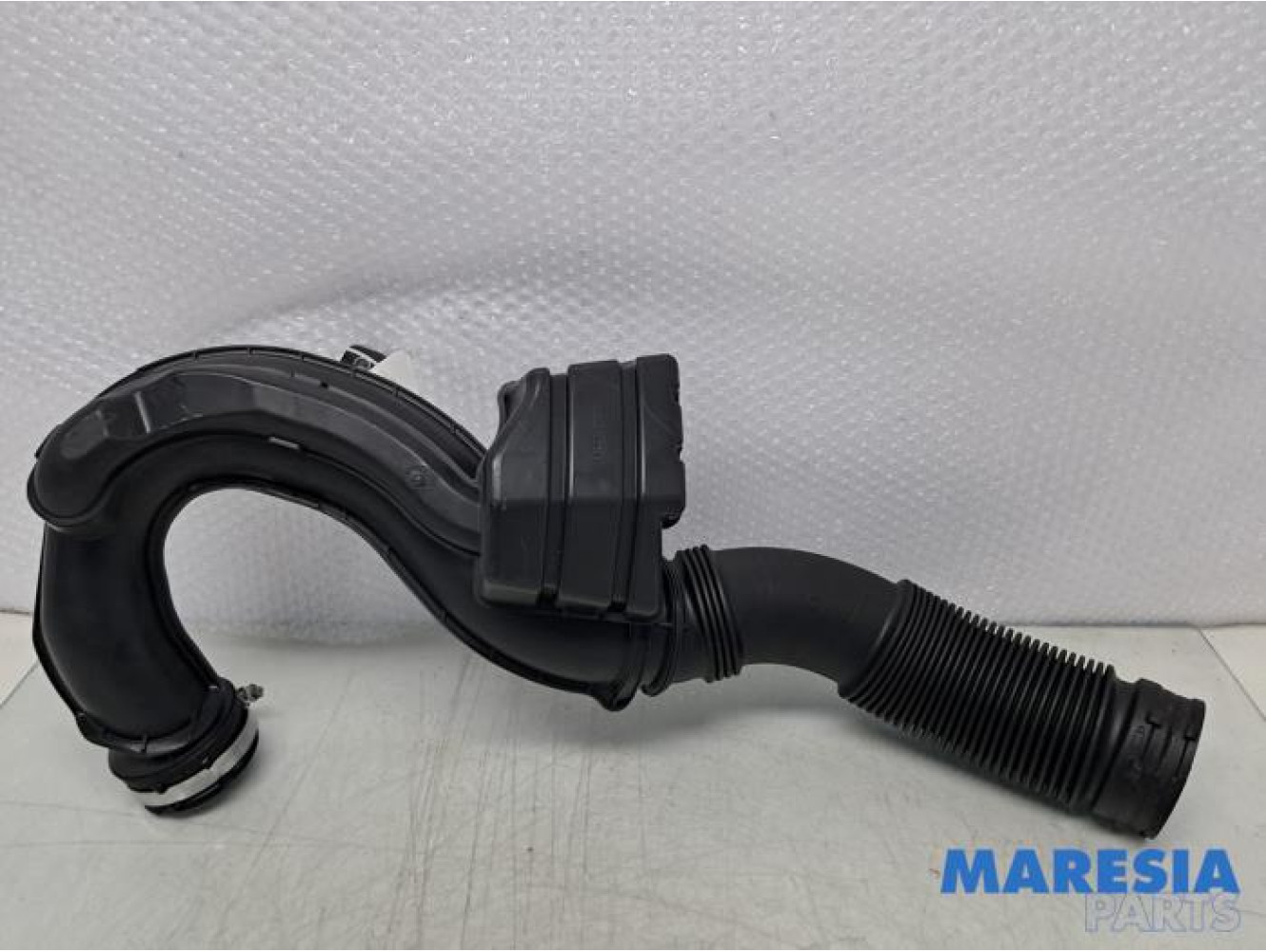 Renault - Trafic - Air intake hose