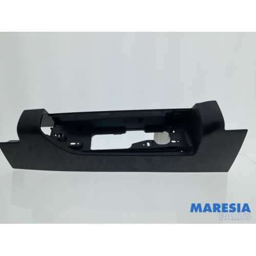 Renault - Trafic - Achterlichtrand links