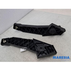 Renault - Trafic - Front part support