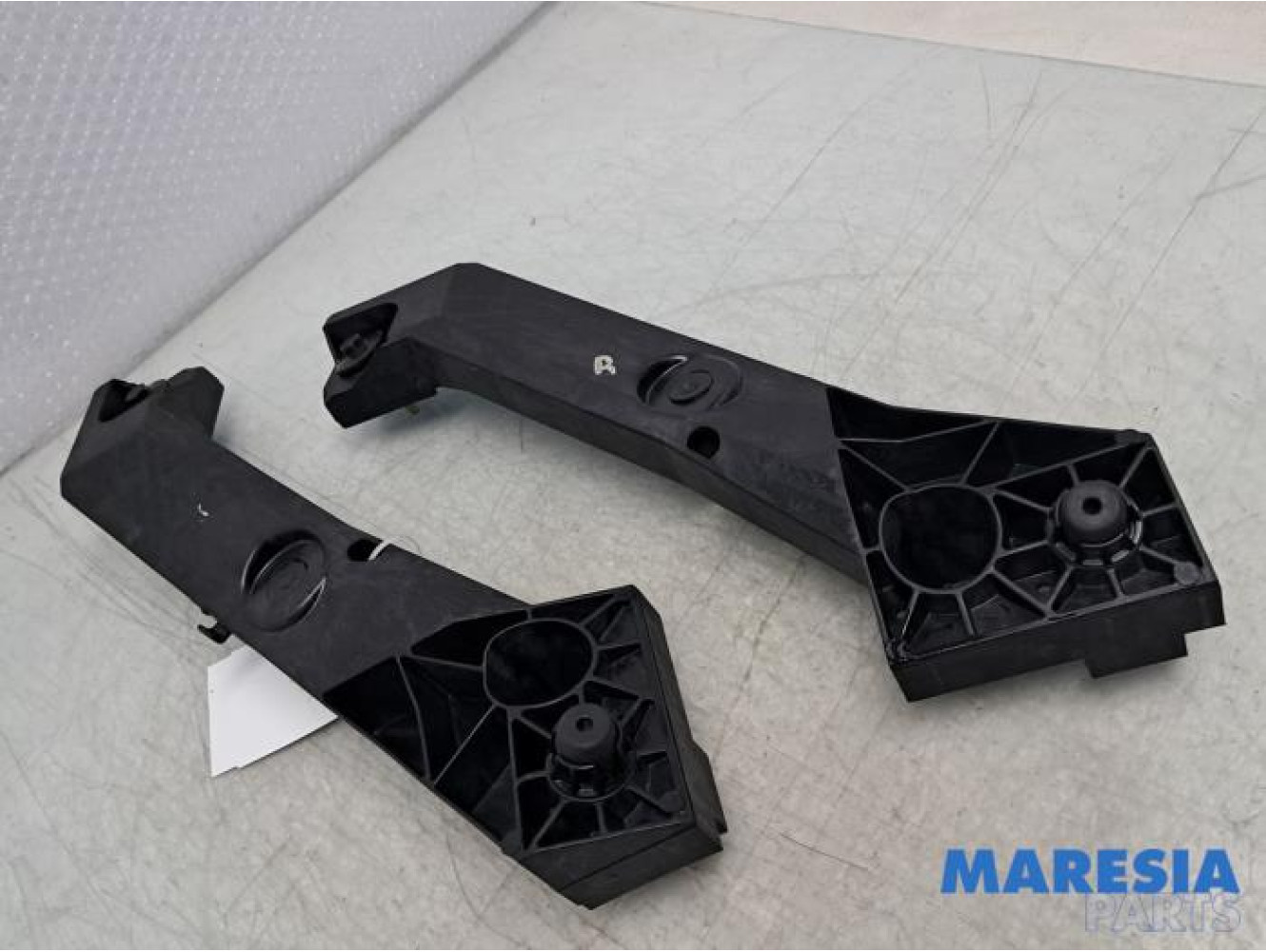 Renault - Trafic - Front part support