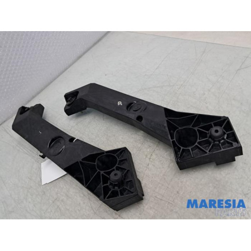 Renault - Trafic - Front part support