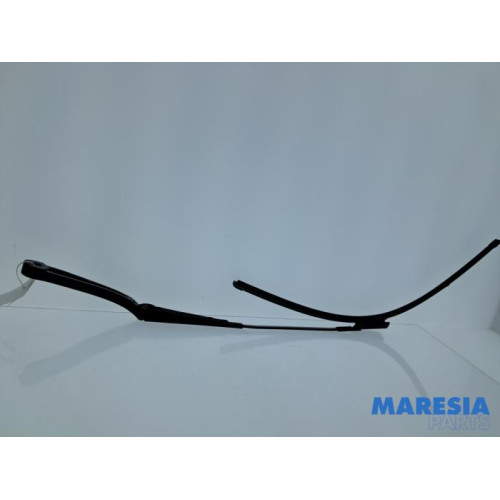 Renault - Trafic - Front wiper arm