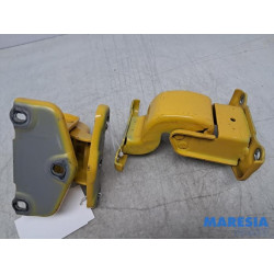 Renault - Trafic - Rear door hinge, right