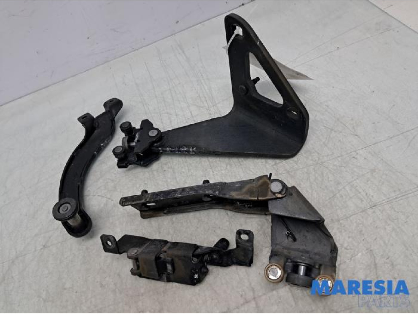 Renault - Trafic - Schuifdeurrol rechts