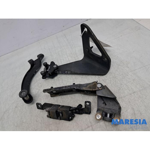 Renault - Trafic - Schuifdeurrol rechts