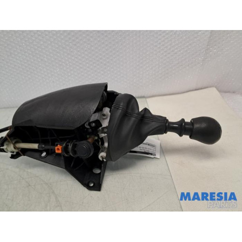 Renault - Trafic - Versnellingspook