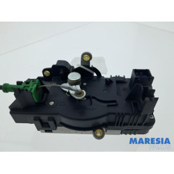 Renault - Trafic - Minibus/van rear door lock mechanism