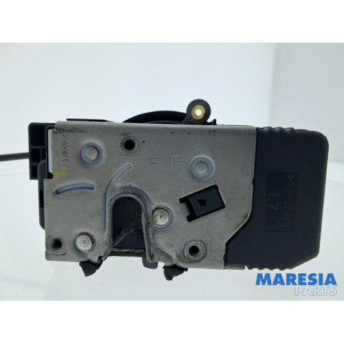 Renault - Trafic - Minibus/van rear door lock mechanism