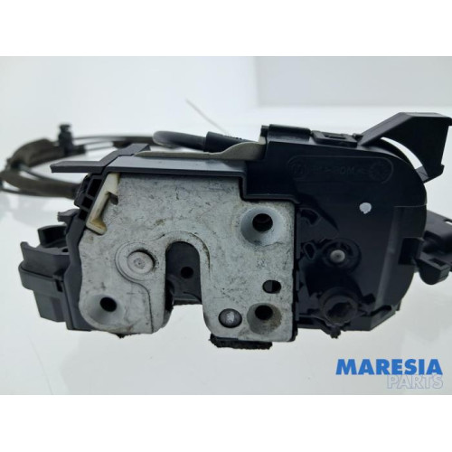 Renault - Trafic - Sliding door lock mechanism, right