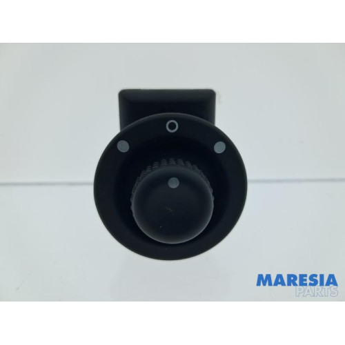 Renault - Trafic - Mirror switch