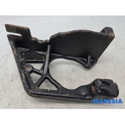 Renault - Trafic - Engine mount