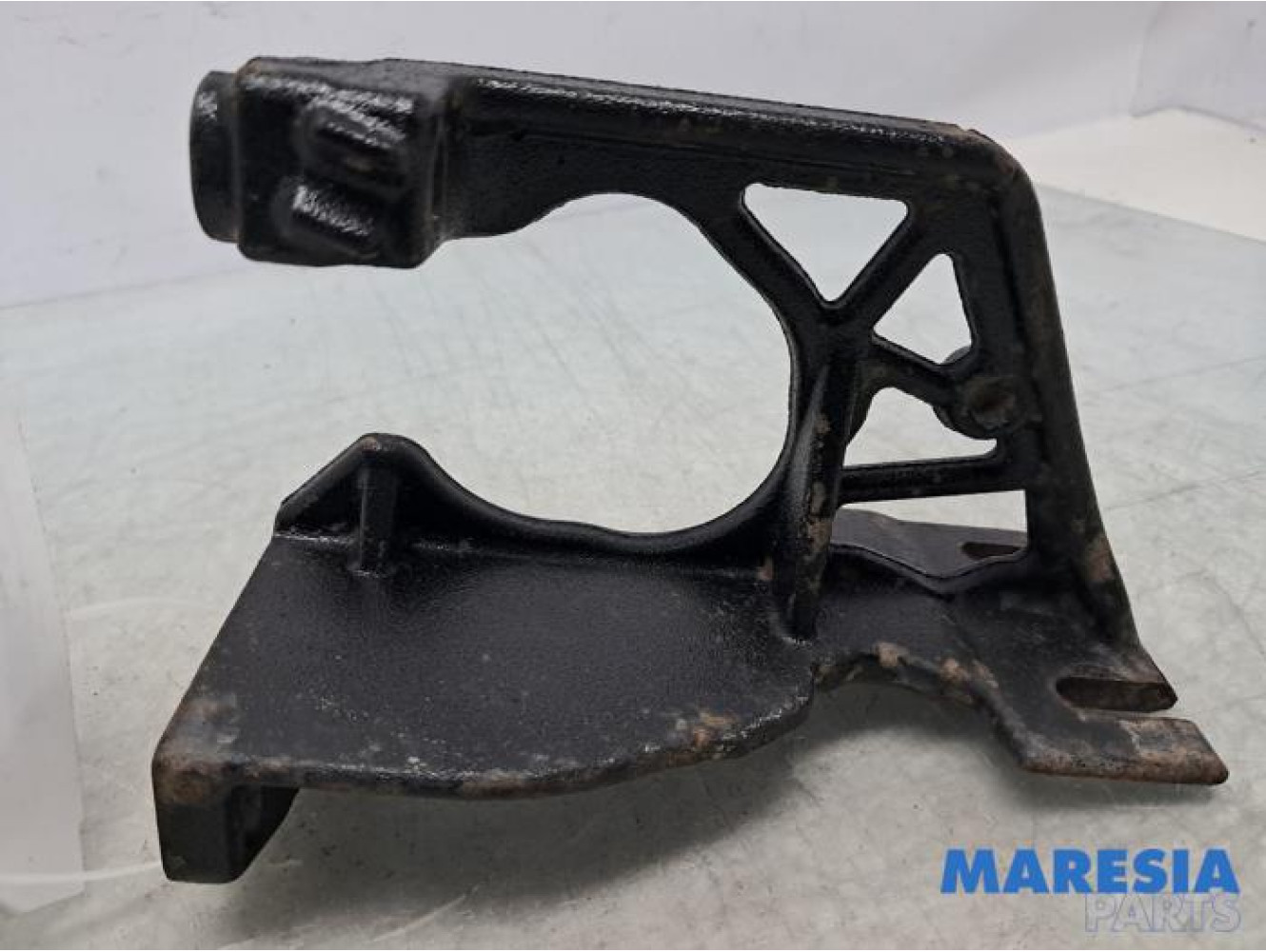 Renault - Trafic - Engine mount