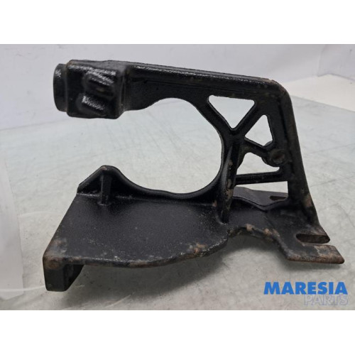 Renault - Trafic - Engine mount