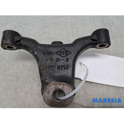 Renault - Trafic - Engine mount