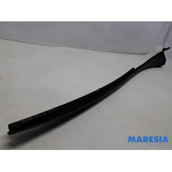 Renault - Trafic - Cadre pare-brise