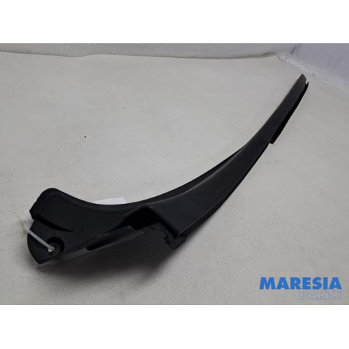 Renault - Trafic - Voorruitlijst