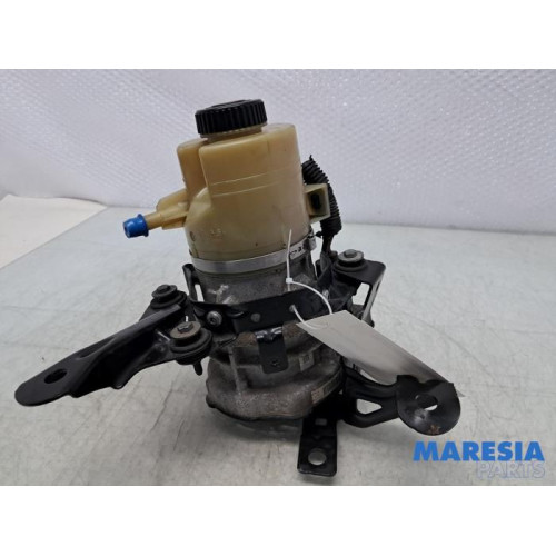 Renault - Trafic - Power steering pump