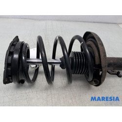 Renault - Scenic - Stoßdämpferstrebe rechts vorne