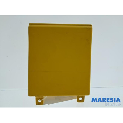 Renault - Trafic - Tank Klep