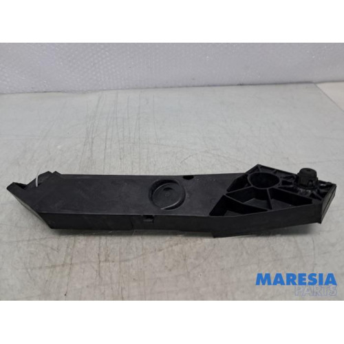 Renault - Trafic - Front part support
