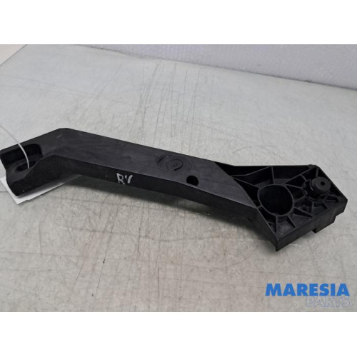 Renault - Trafic - Front part support