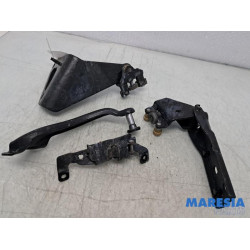 Renault - Trafic - Schuifdeurrol rechts