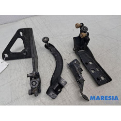 Renault - Trafic - Schuifdeurrol rechts