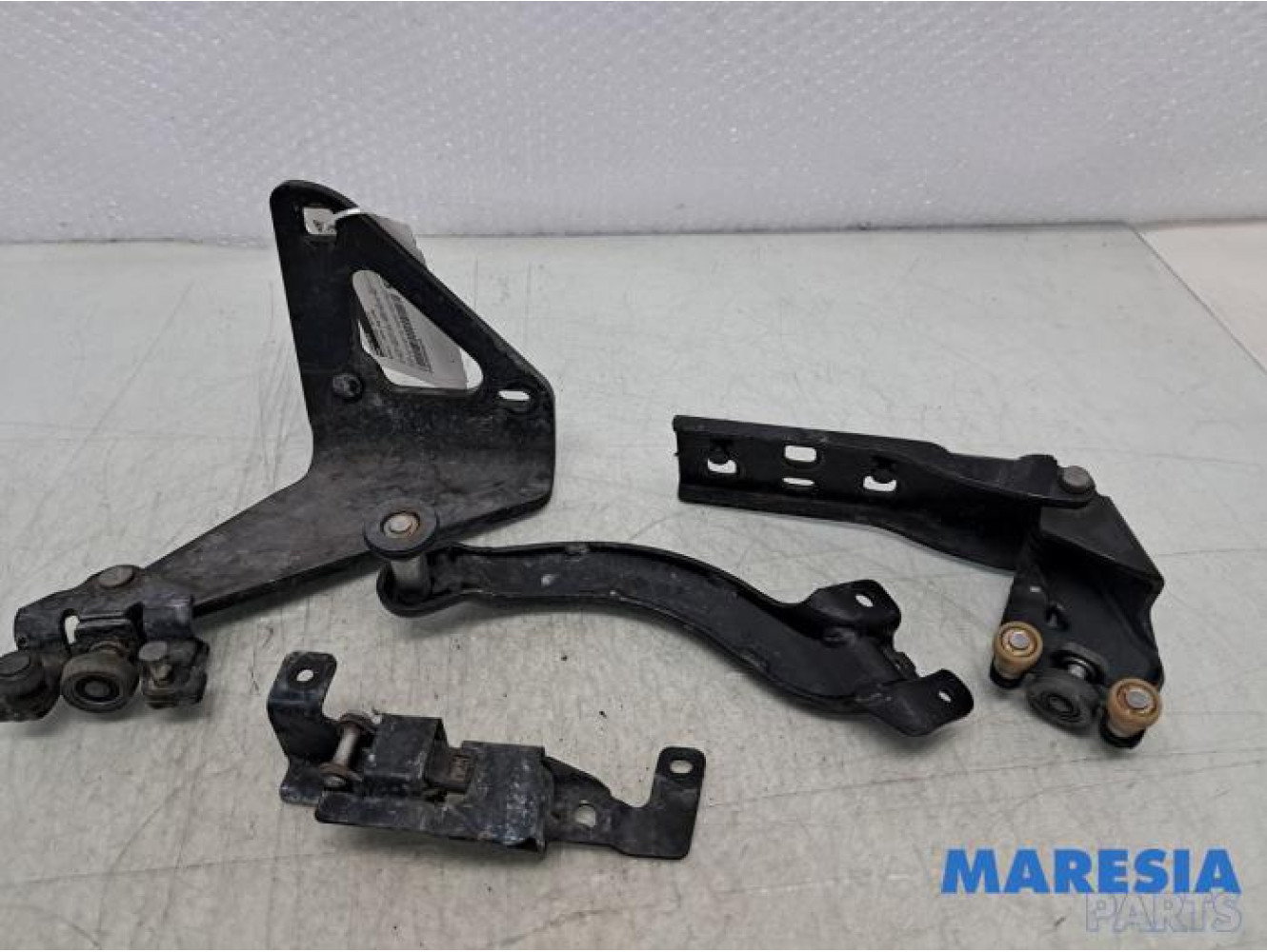 Renault - Trafic - Schuifdeurrol rechts