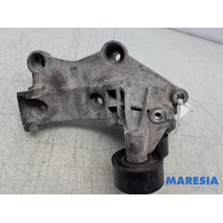 Renault - Trafic - Alternator upper bracket