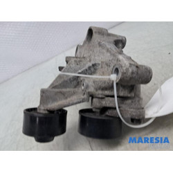 Renault - Trafic - Alternator upper bracket