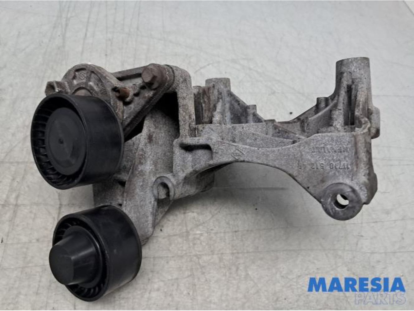 Renault - Trafic - Alternator upper bracket