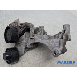 Renault - Trafic - Alternator upper bracket