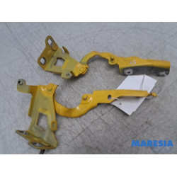 Renault - Trafic - Bonnet Hinge