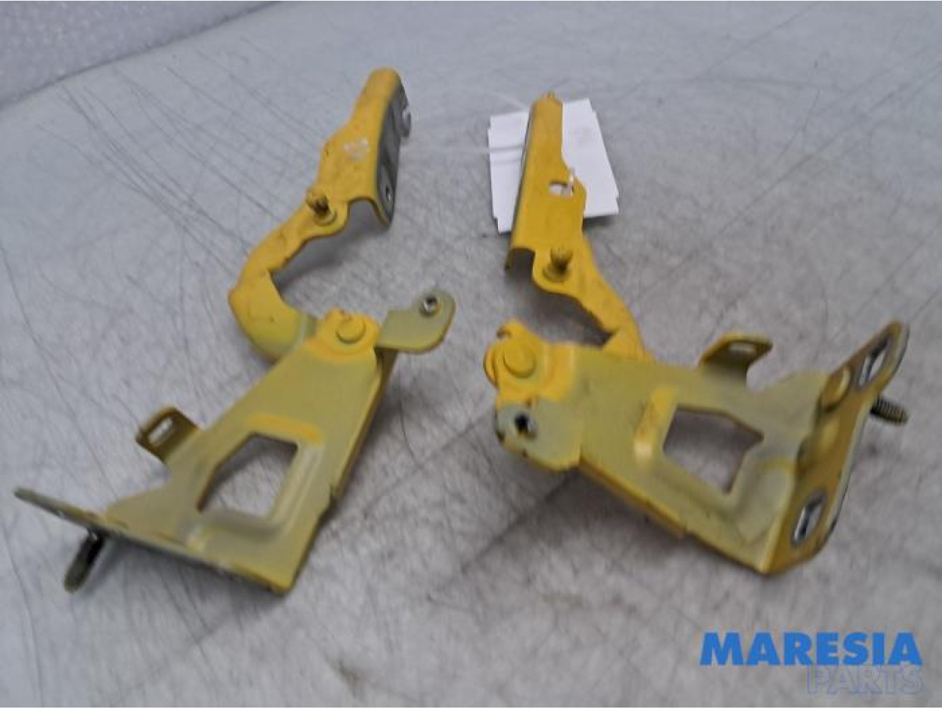 Renault - Trafic - Bonnet Hinge
