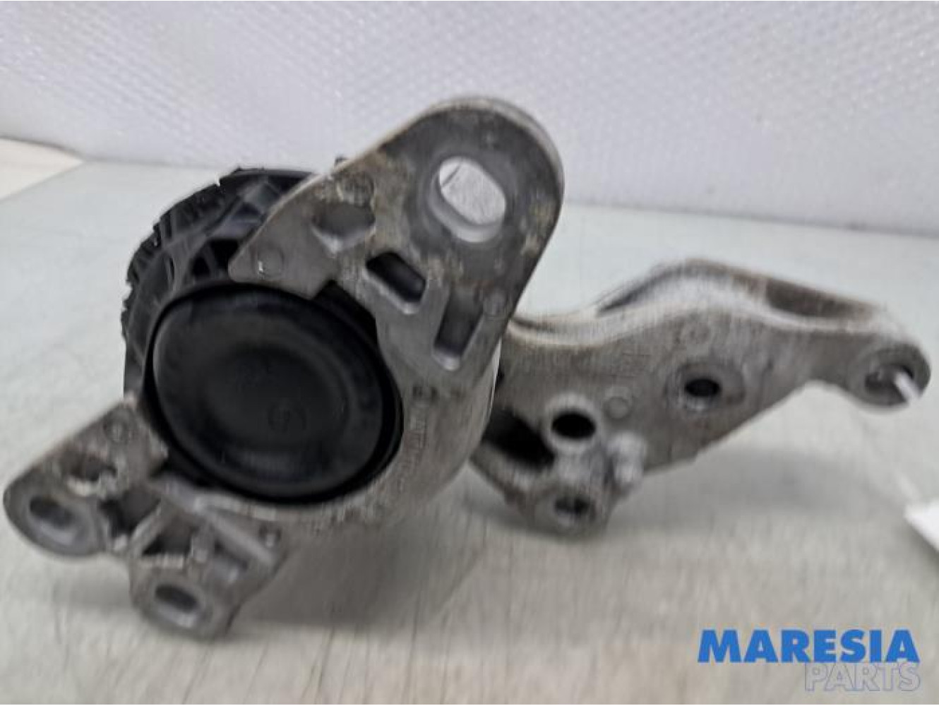 Renault - Trafic - Engine mount