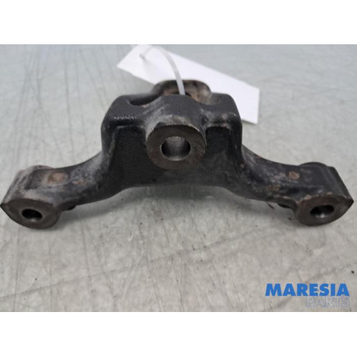 Renault - Trafic - Engine mount