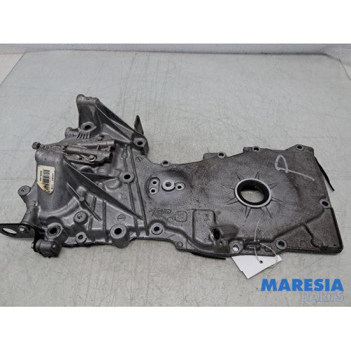 Renault - Clio - Couvercle de distribution