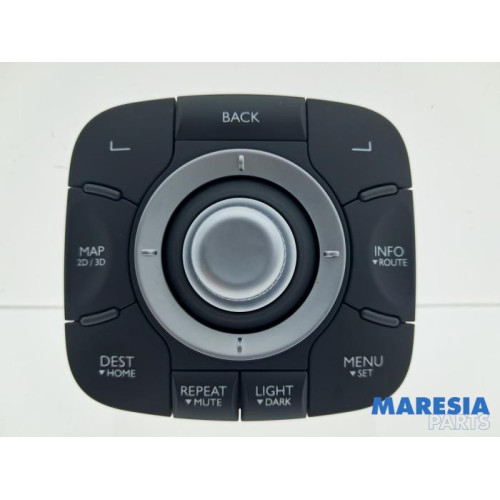 Renault - Scenic - Panneau de commandes navigation