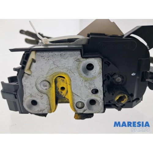 Renault - Trafic - Sliding door lock mechanism, right
