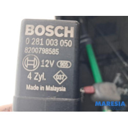 Renault - Trafic - Glow plug relay