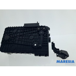 Peugeot - 2008 - Battery box