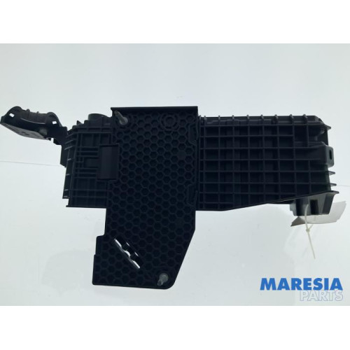 Peugeot - 2008 - Battery box