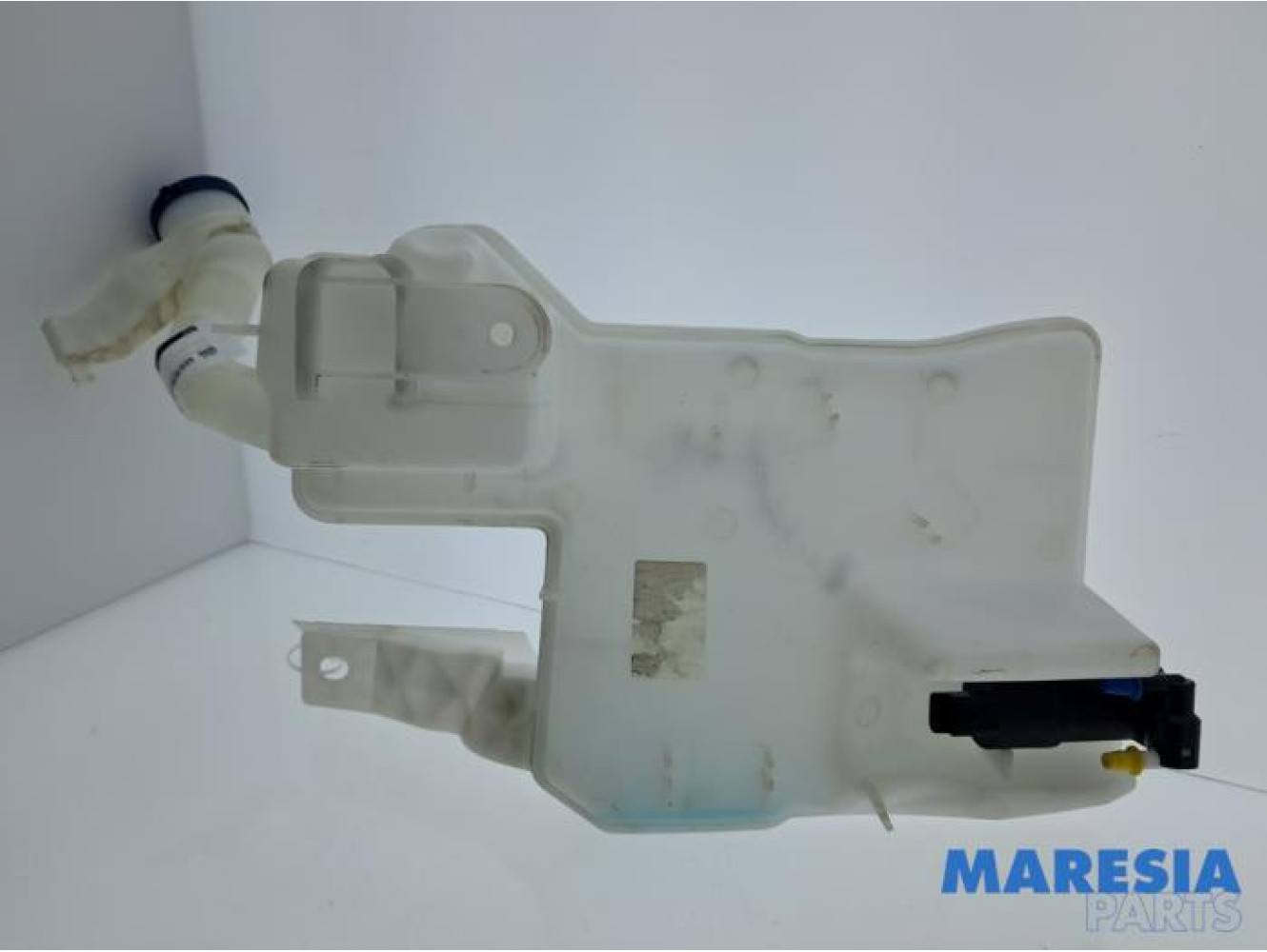 Peugeot - 2008 - Front windscreen washer reservoir