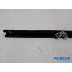 Opel - Vivaro - Seat rails, centre