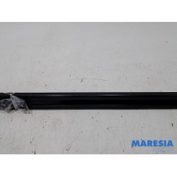 Opel - Vivaro - Seat rails, centre