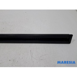 Opel - Vivaro - Seat rails, centre
