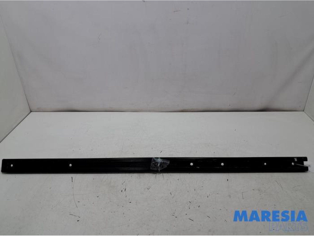 Opel - Vivaro - Seat rails, centre