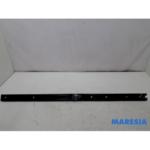 Opel - Vivaro - Seat rails, centre