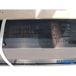 Opel - Vivaro - Seat rails, centre