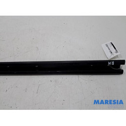 Opel - Vivaro - Seat rails, centre
